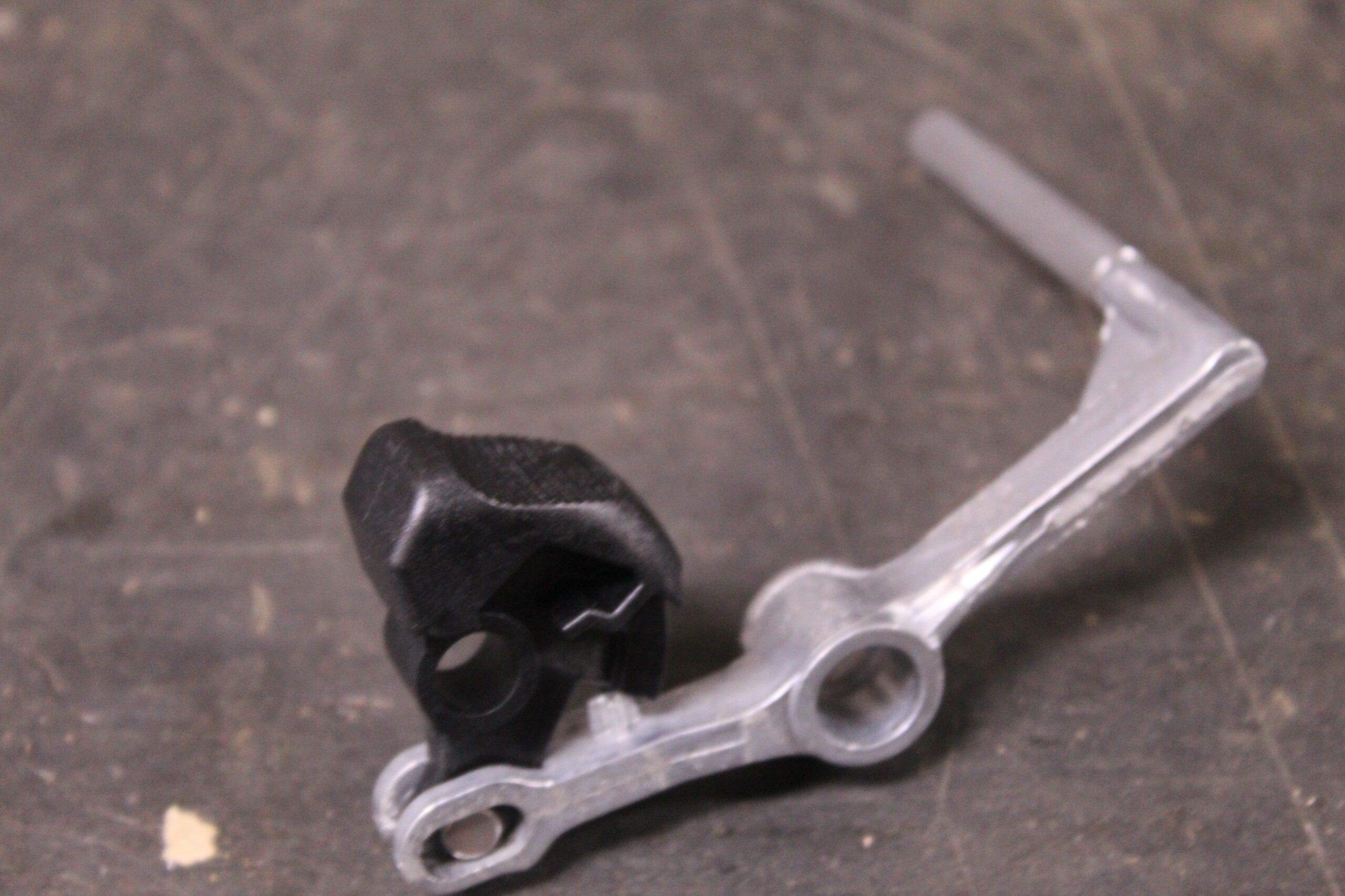 1009031-00 Botao Trava Para Serra Circular Dws520k-b2 Dewalt 1009031-00 - Imagem 1