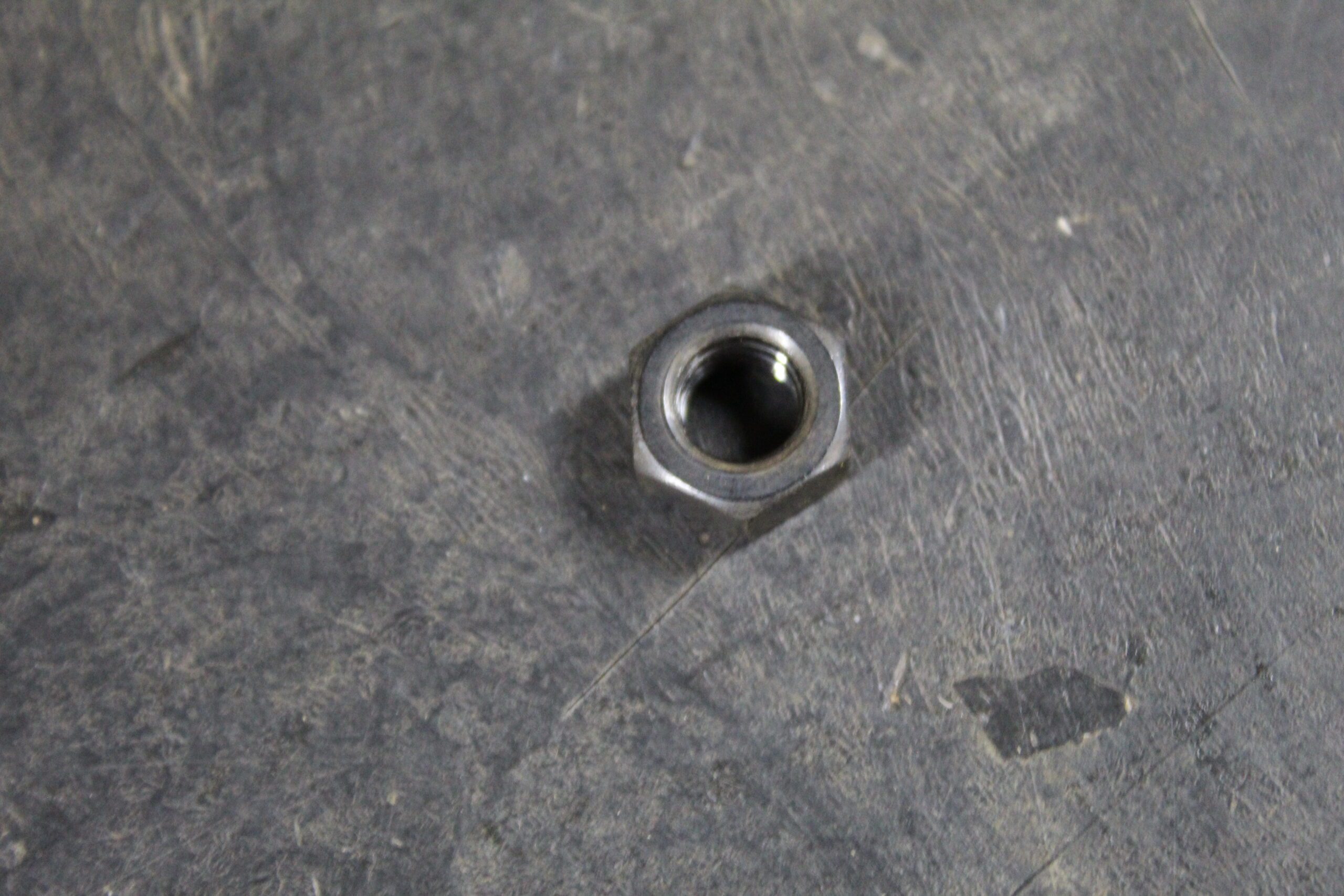 429989-57 Porca M8x1,25 Para Serra De Mesa Ou Bancada Dw745-b2 Dewalt 429989-57 - Imagem 1