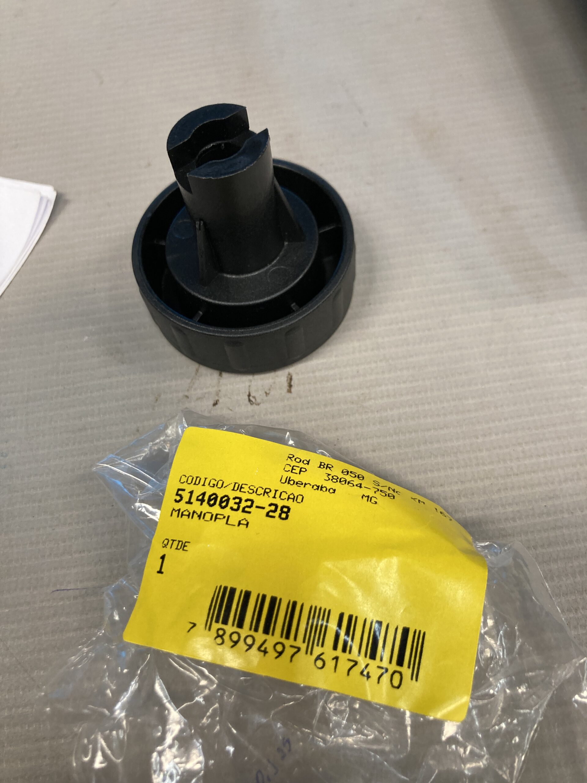 5140032-28 Manopla Para Serra De Mesa Ou Bancada Dcs7485 Dewalt 5140032-28 - Imagem 1