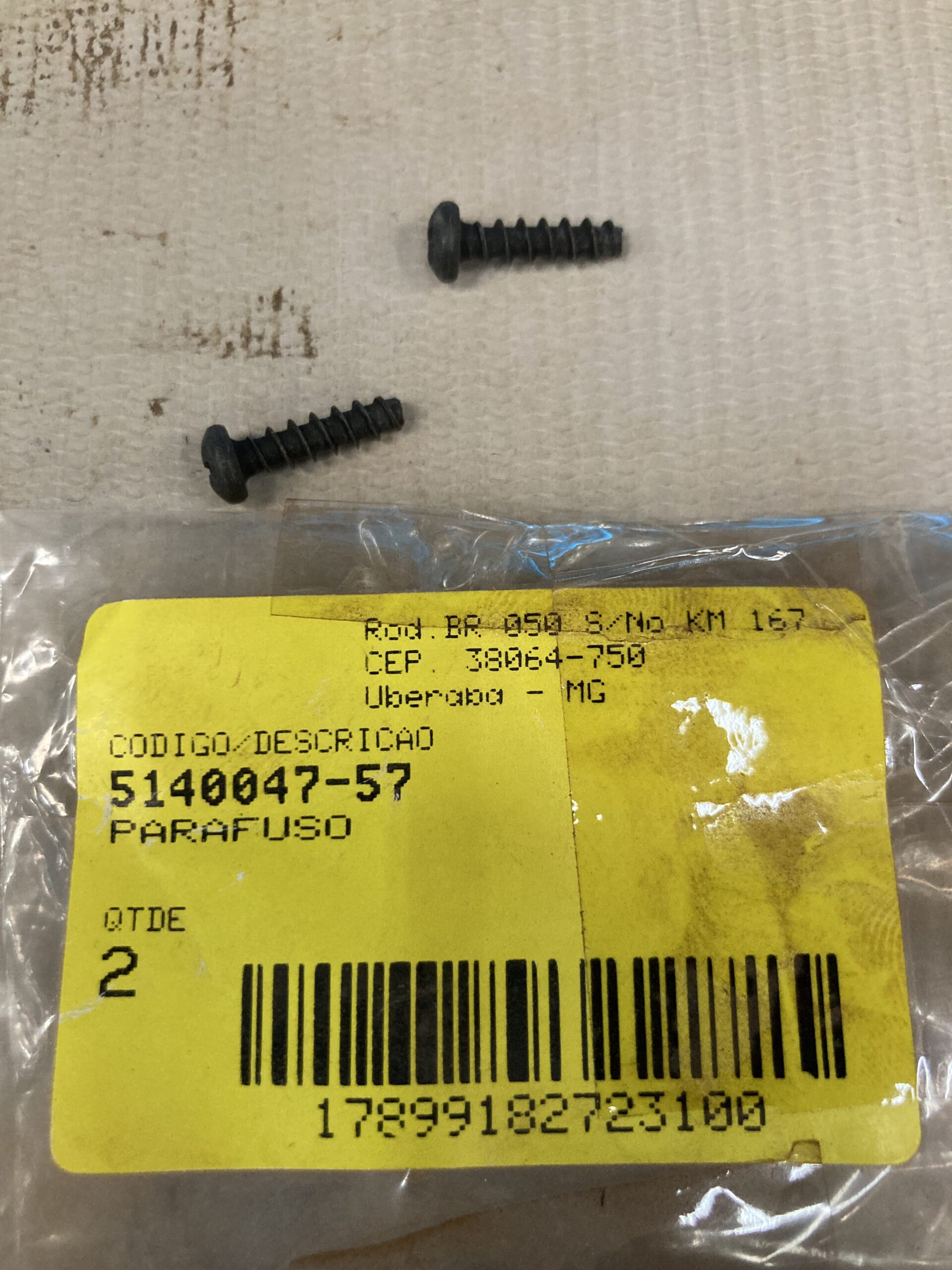 5140047-57 Parafuso Para Lixadeira Roto E Orbital Sss310-b2 Stanley 5140047-57 - Imagem 1