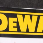 Etiqueta Logomarca Para Serra De Mesa Ou Bancada Dwe7470-b2 Dewalt 5140131-82
