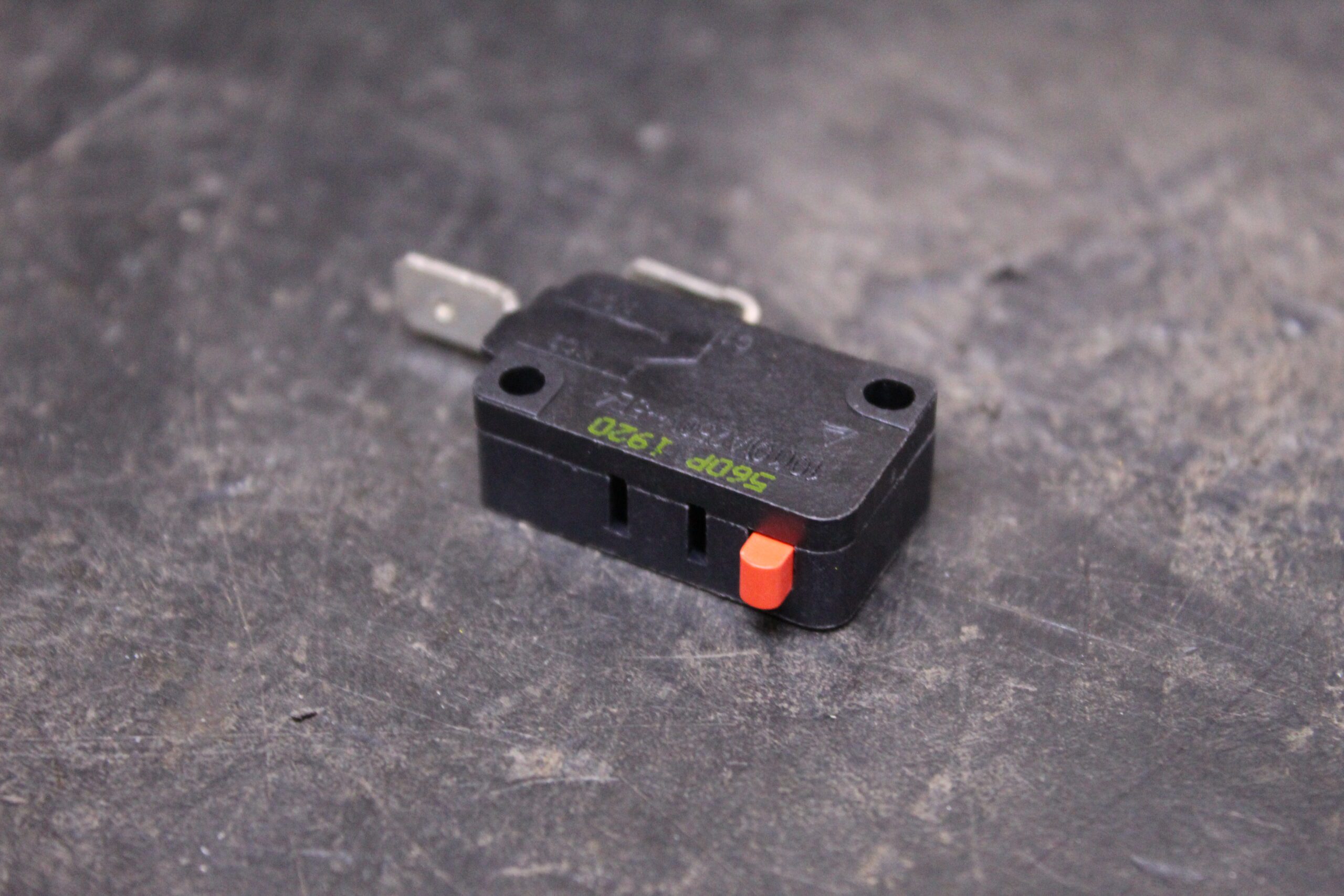 5140164-19 Micro Interruptor 220v Para Soprador De Folhas Bv25-b2 Black+decker 5140164-19 - Imagem 1