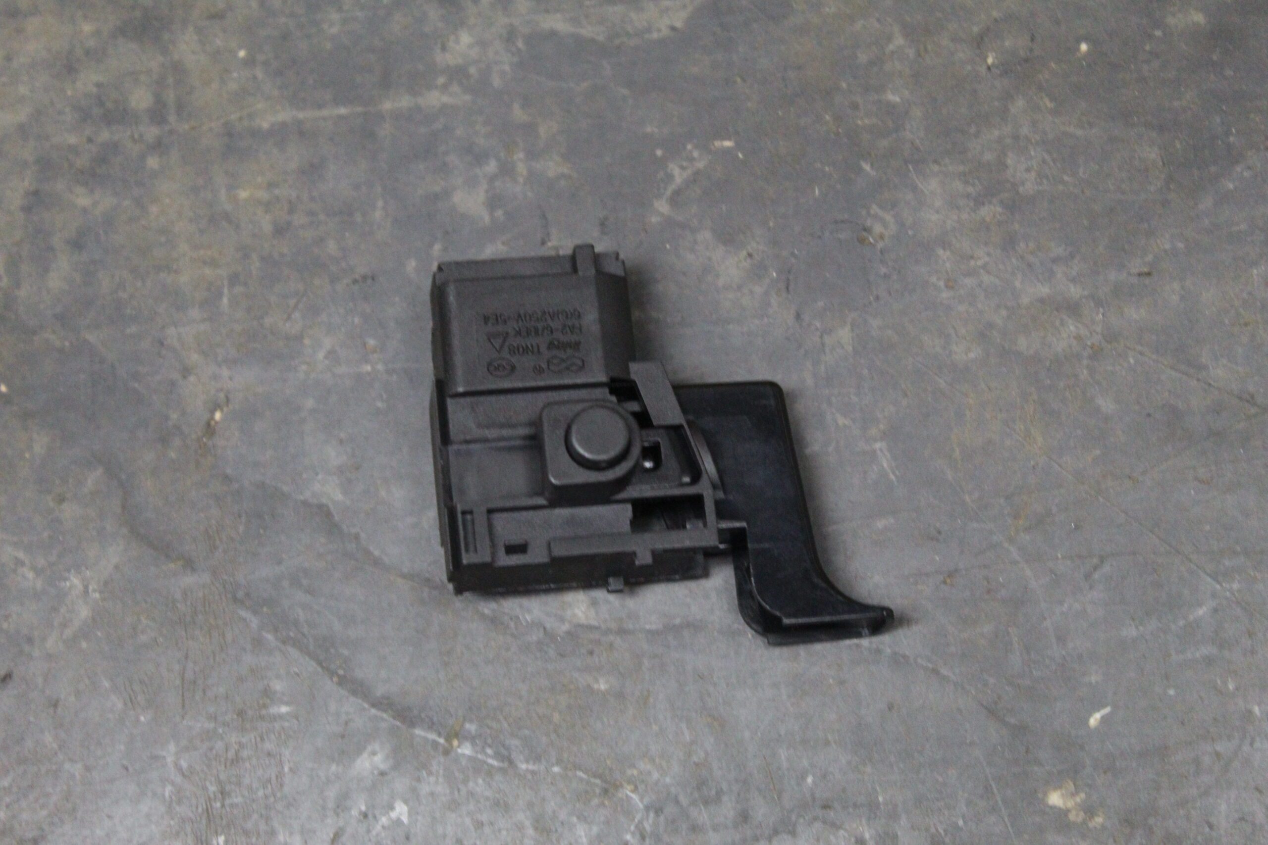 5140167-01 Interruptor Para Martelete Kd620k-b2 Black+decker 5140167-01 - Imagem 1