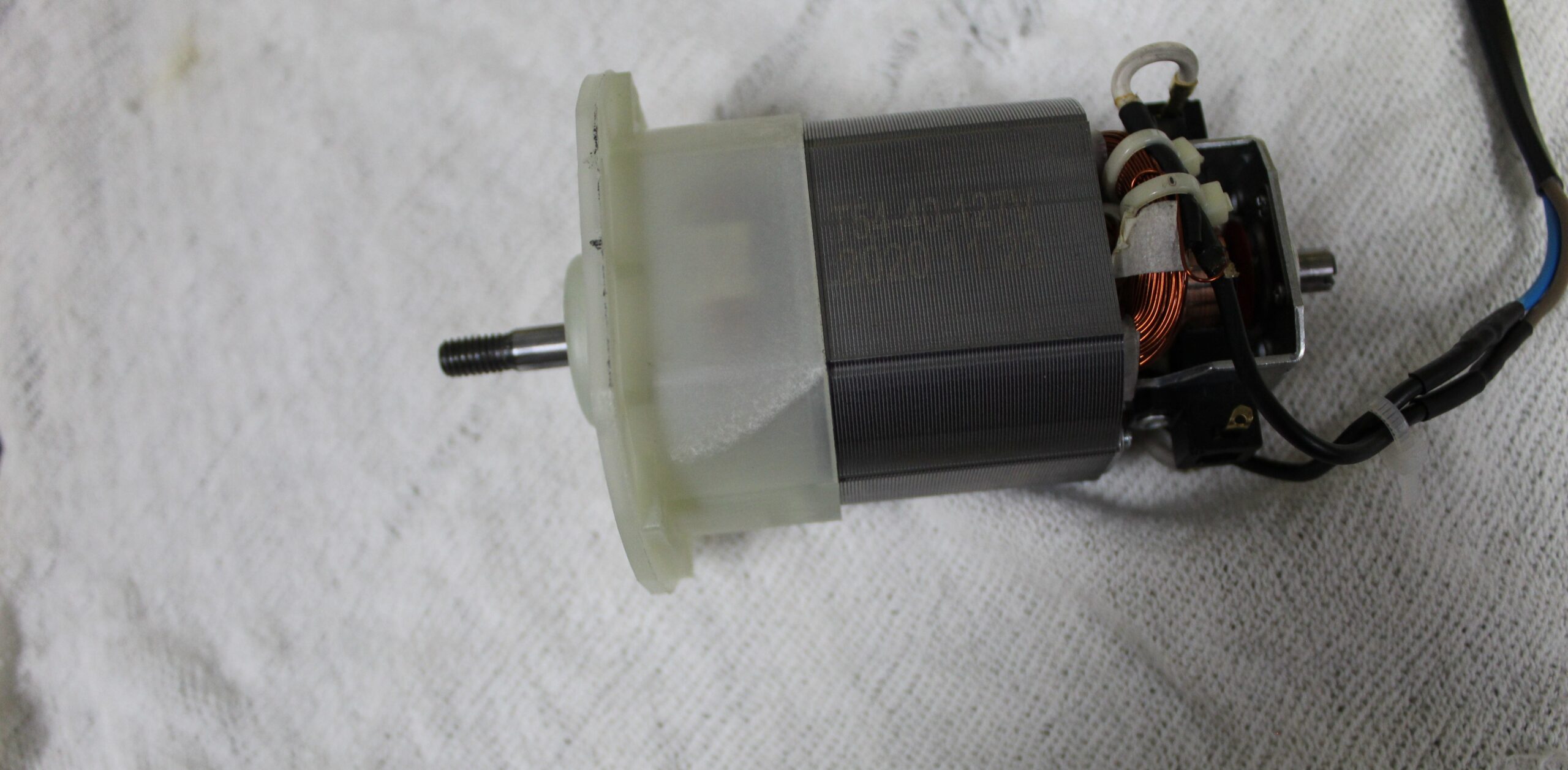 5140237-66 Motor 127v Para Aparador De Grama Gl350-br Black+decker 5140237-66 - Imagem 1