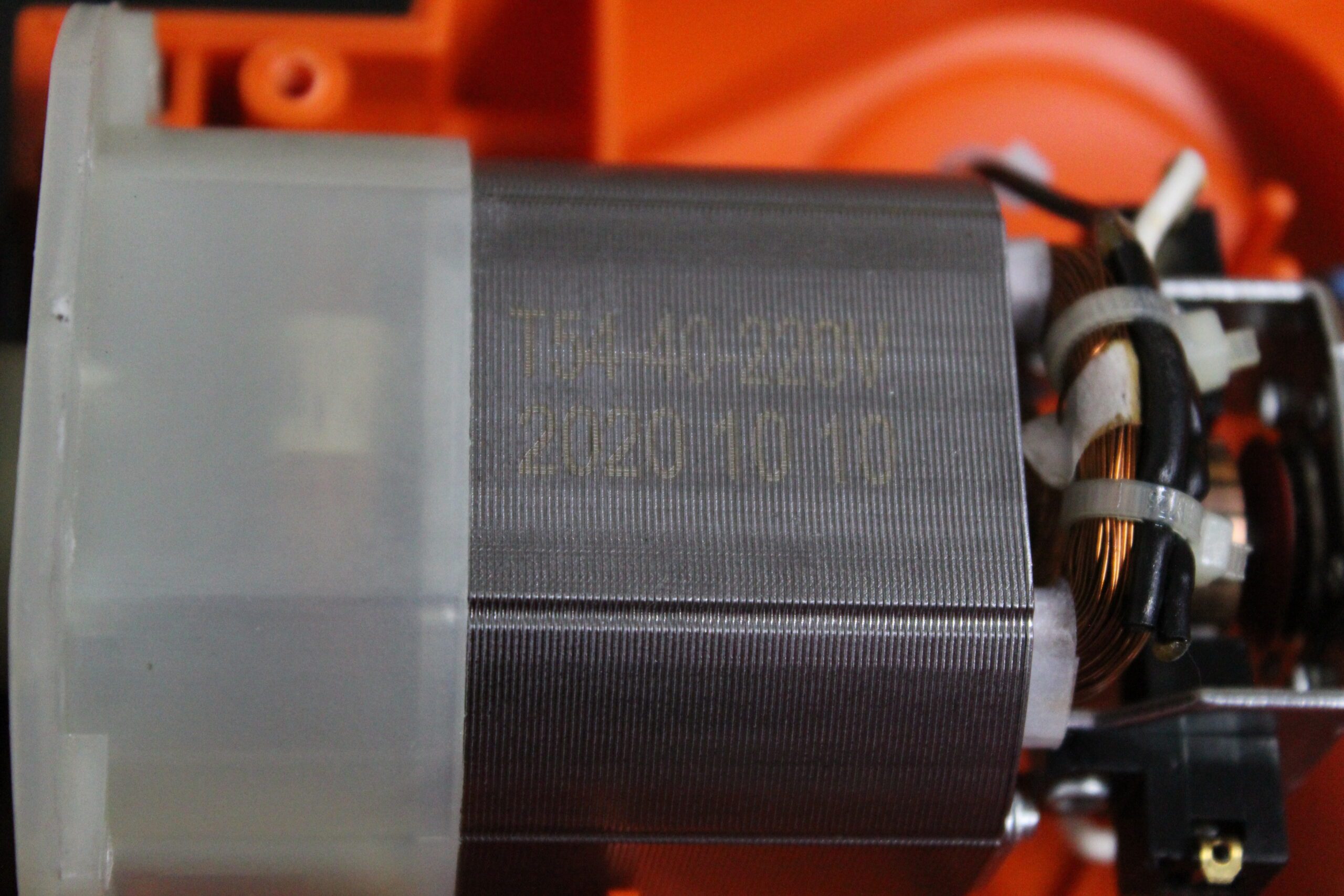 5140246-86 Motor 220v Para Aparador De Grama Gl350-b2 Black+decker 5140246-86 - Imagem 1