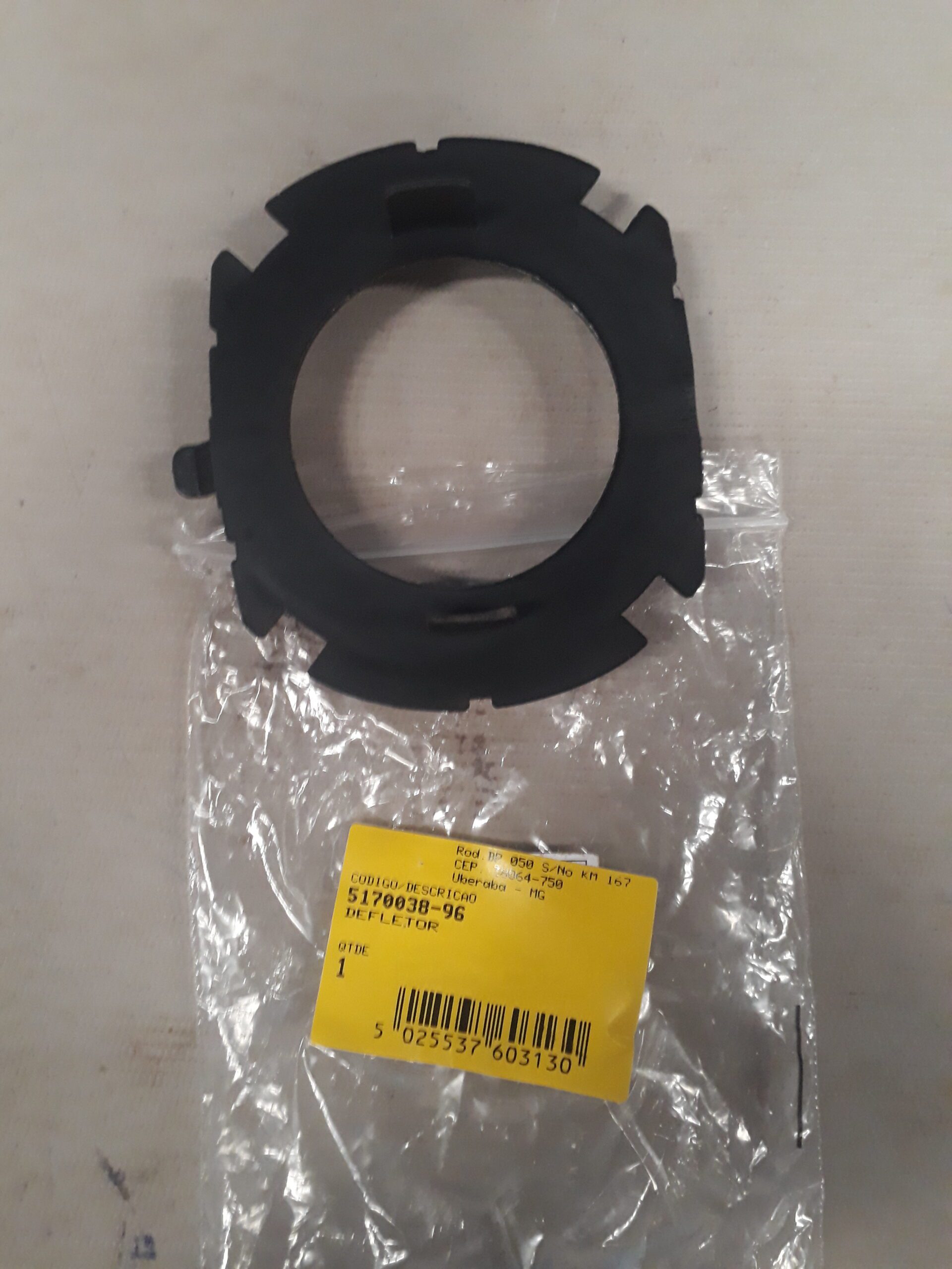 5170038-96 Defletor Para Serra Esquadria Sm18-b2 Stanley 5170038-96 - Imagem 1