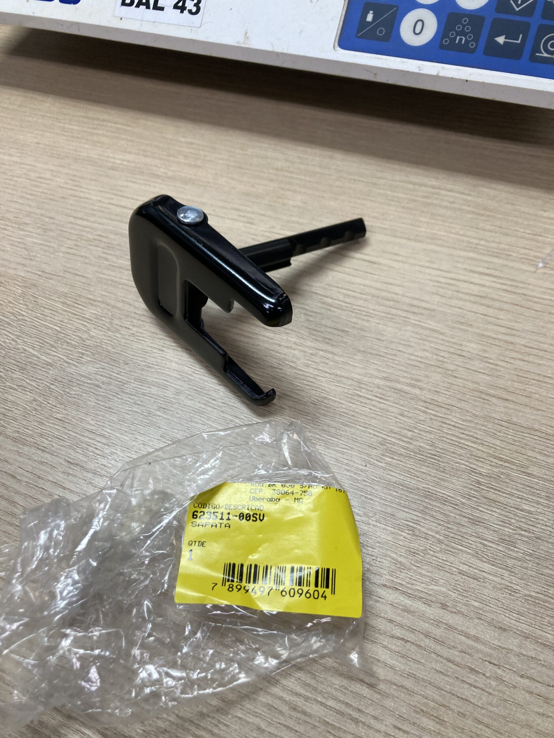 623511-00SV Sapata Para Serra Sabre Dcs380-b3 Dewalt 623511-00sv - Imagem 1