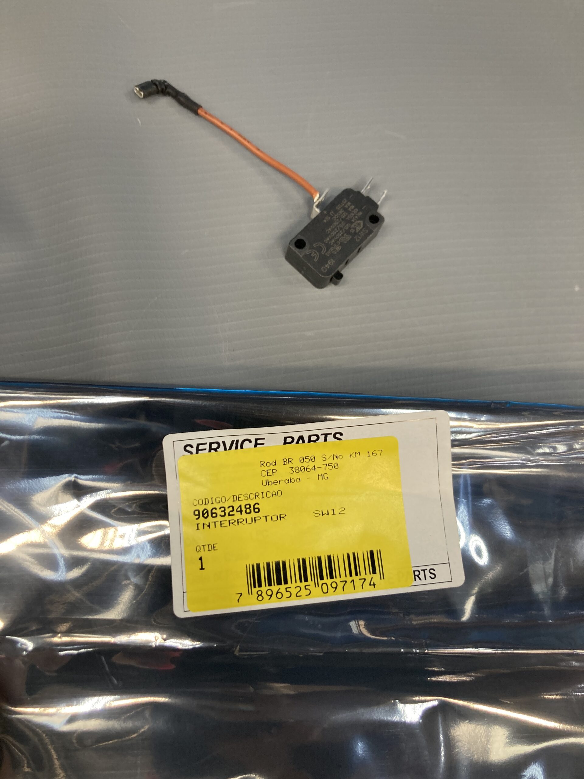 90632486 Interruptor - Sw12 Para Aspirador De Pó Apb3600-br Black+decker 90632486 - Imagem 1