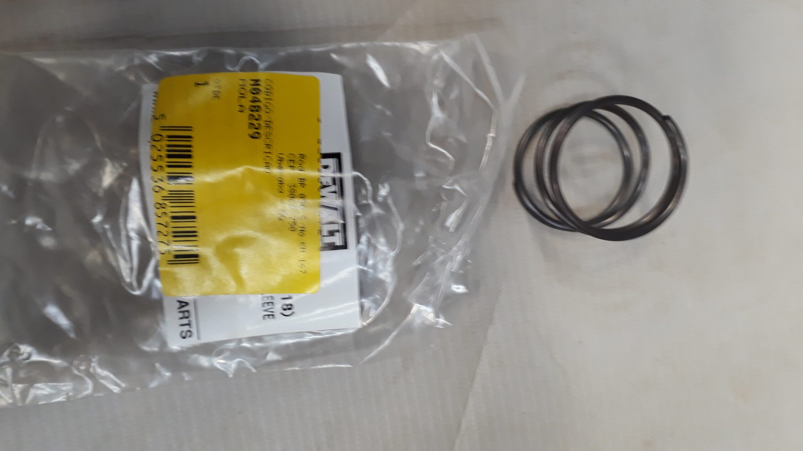 N048229 Mola Para Martelo Demolidor D25811-b2 Dewalt N048229 - Imagem 1