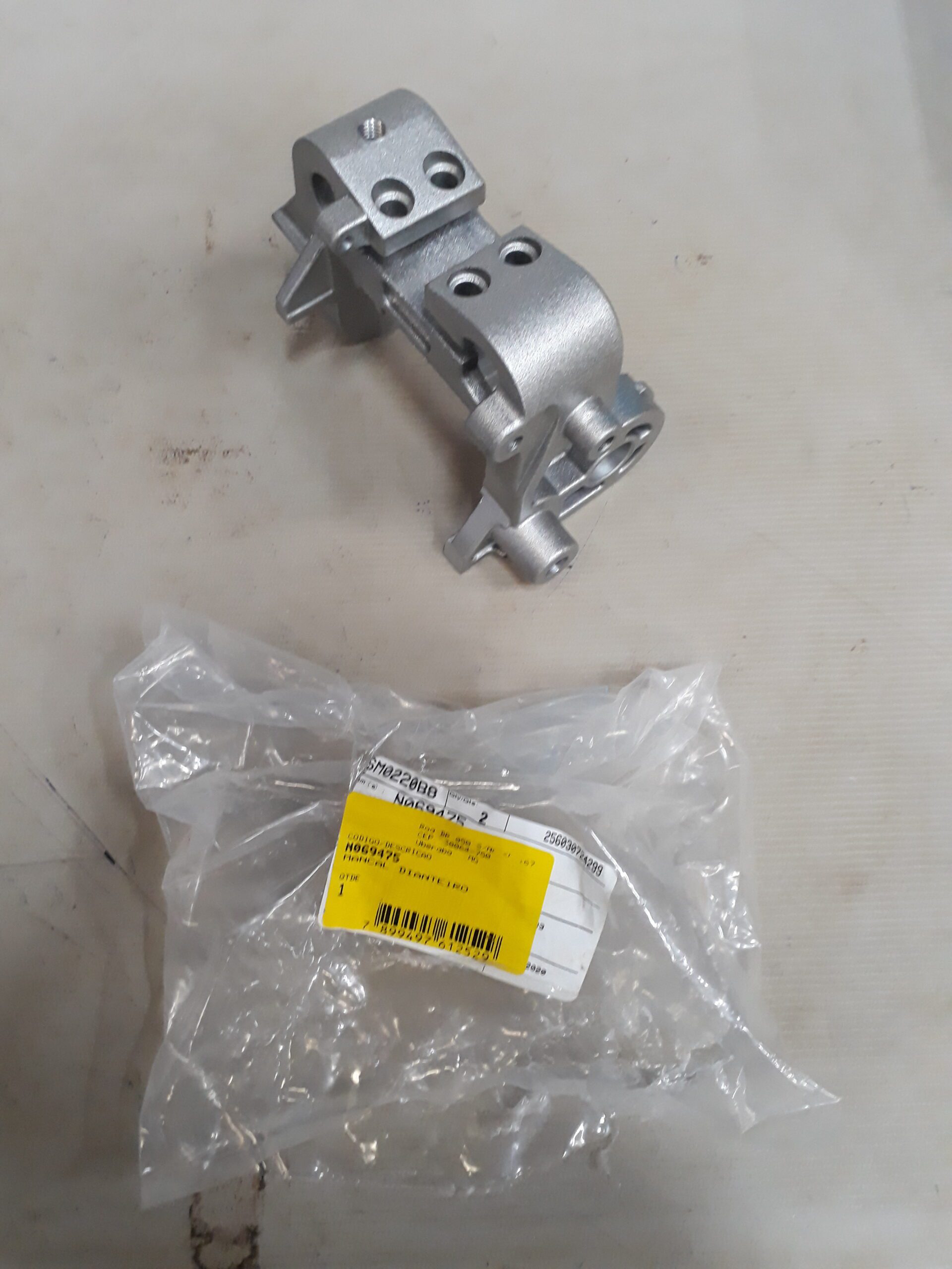 N069475 Mancal Dianteiro Para Serra Esquadria Dws780-b2 Dewalt N069475 - Imagem 1