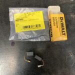 Par Escova Carvao127v Para Esmerilhadeira Angular Dwe4010-br Dewalt N082895